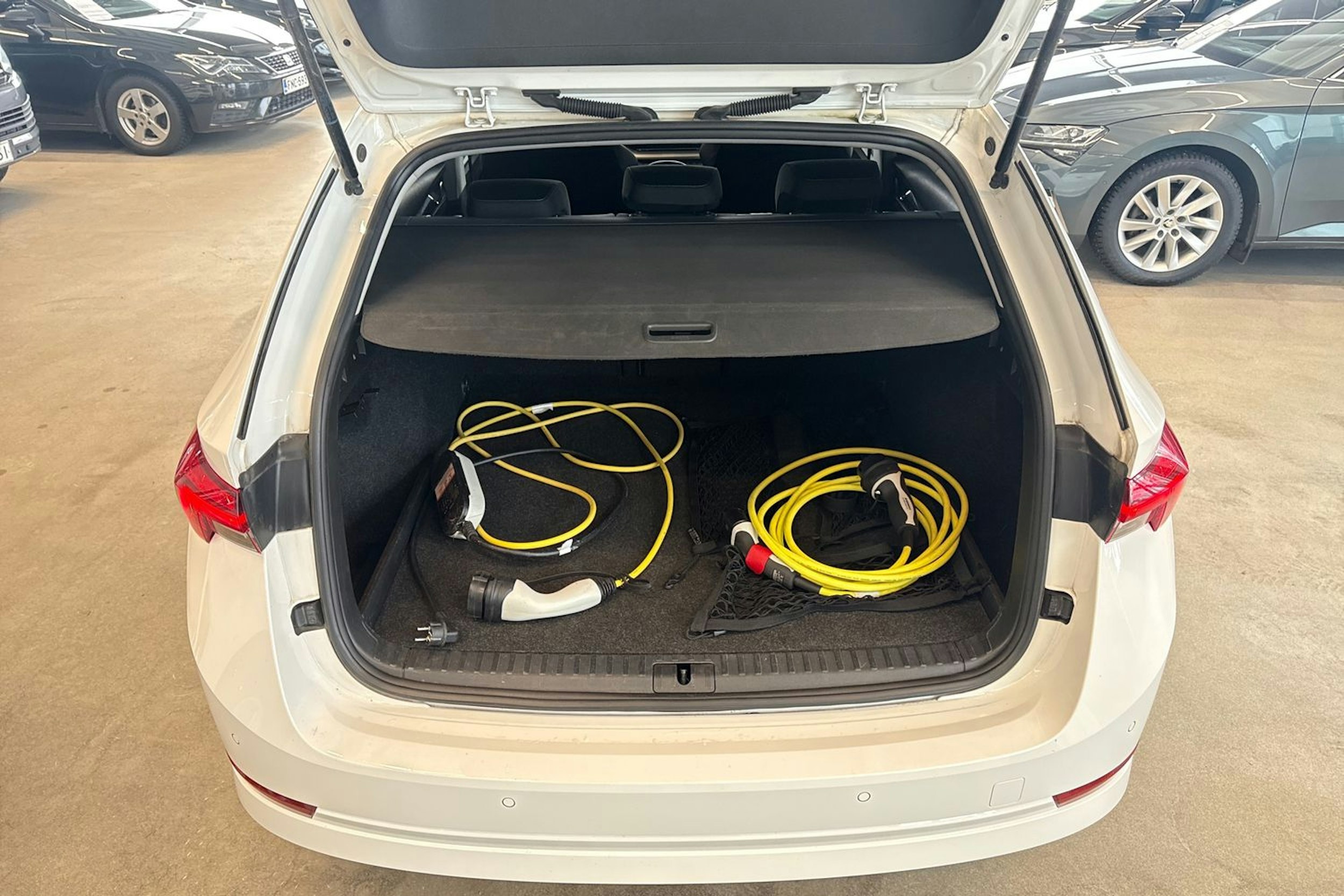 valkoinen Skoda Octavia 2021 kuva 17.