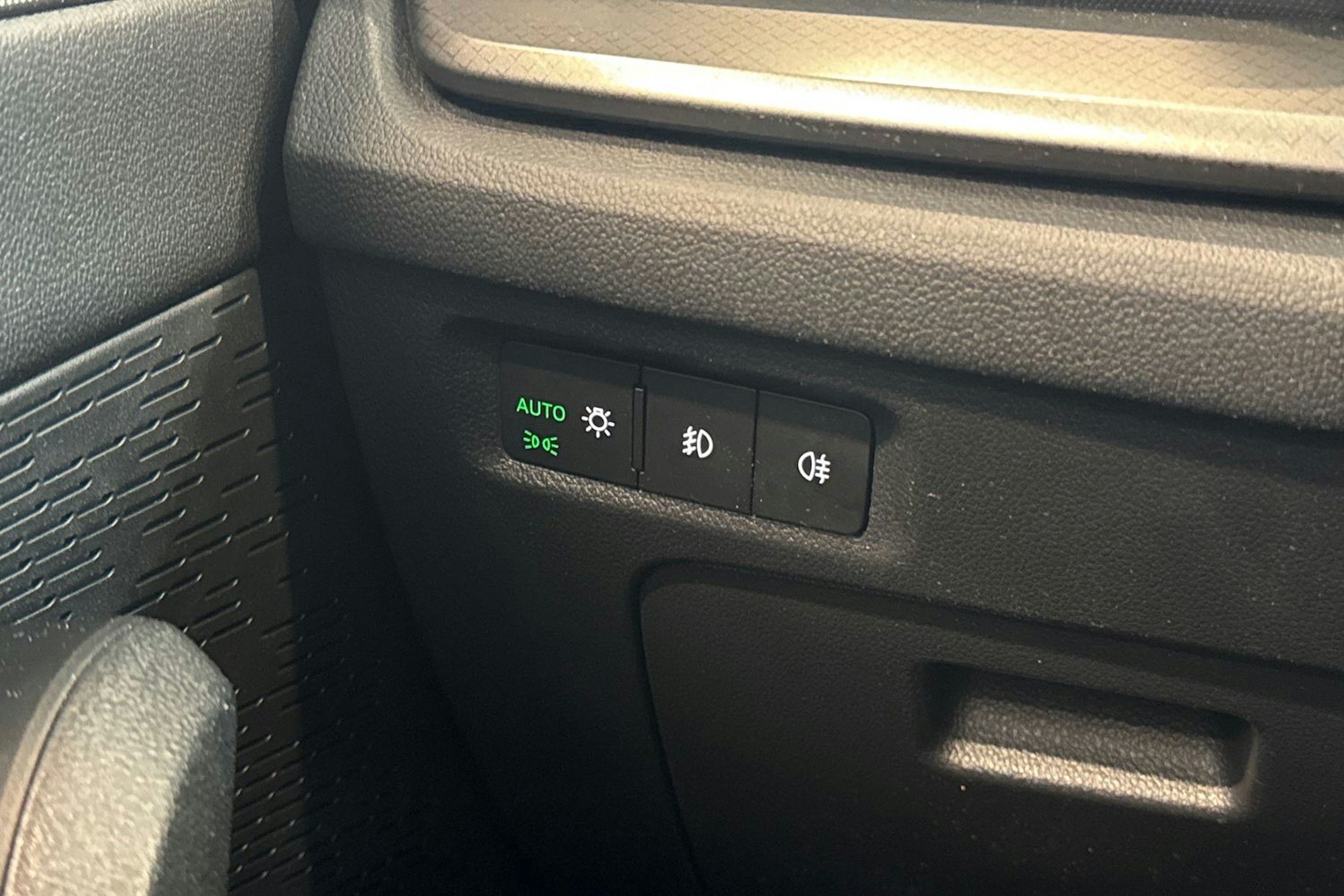 valkoinen Skoda Octavia 2021 kuva 24.