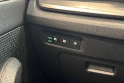 valkoinen Skoda Octavia 2021 kuva 24.