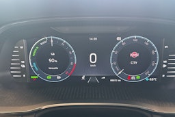 valkoinen Skoda Octavia 2021 kuva 25.