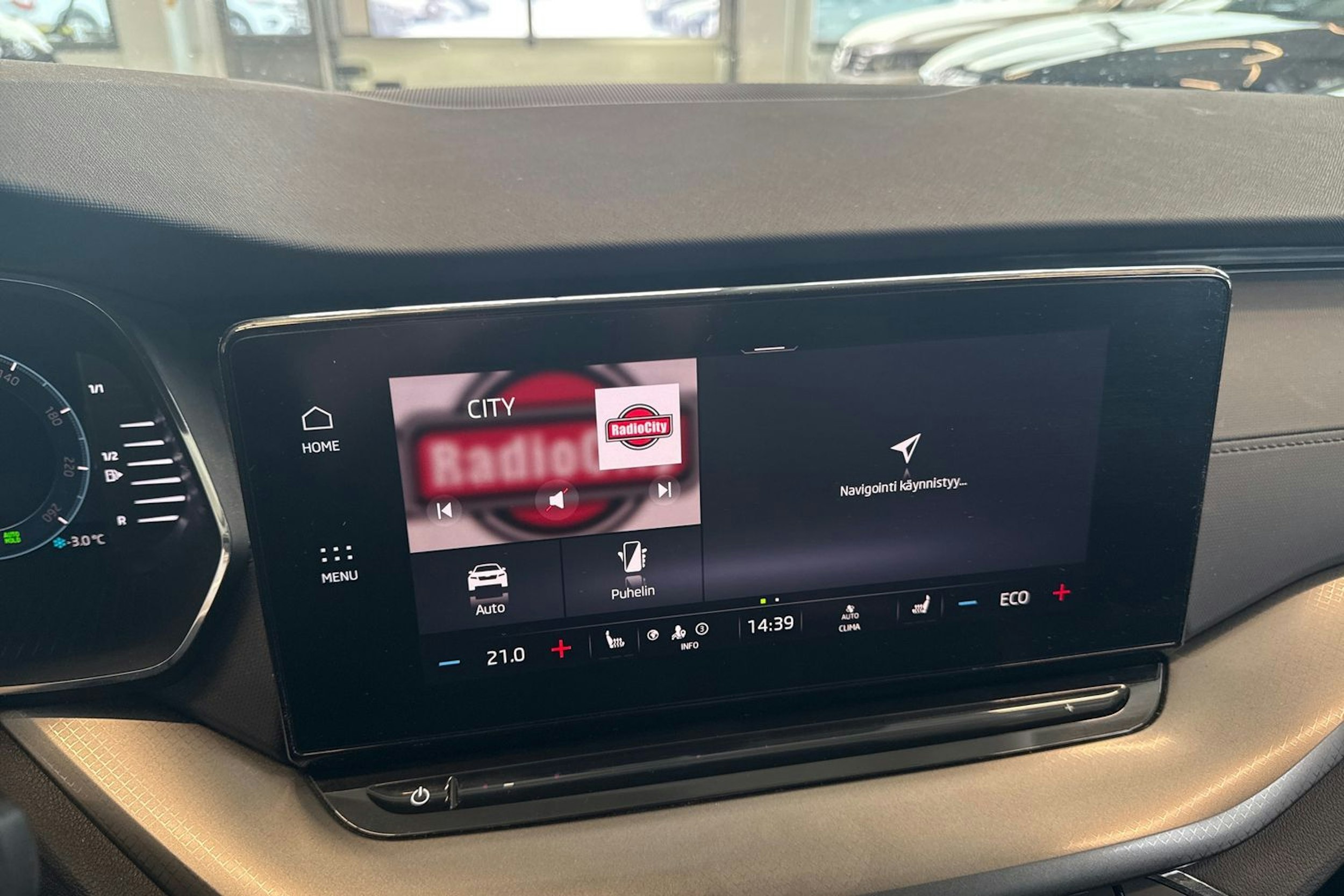 valkoinen Skoda Octavia 2021 kuva 26.