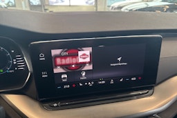 valkoinen Skoda Octavia 2021 kuva 26.