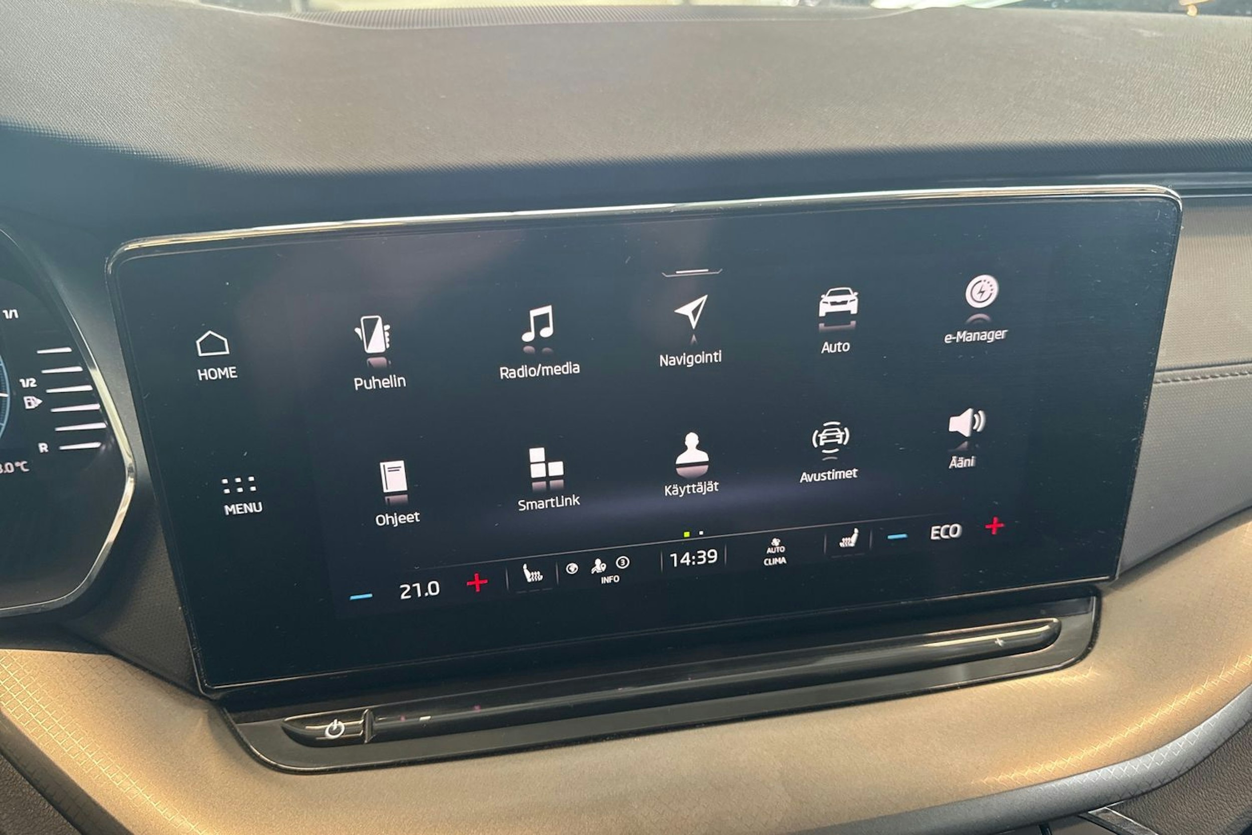 valkoinen Skoda Octavia 2021 kuva 27.