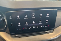 valkoinen Skoda Octavia 2021 kuva 27.