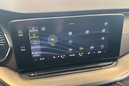 valkoinen Skoda Octavia 2021 kuva 31.