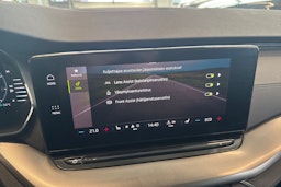 valkoinen Skoda Octavia 2021 kuva 32.