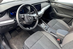 harmaa Skoda Octavia 2021 kuva 3.