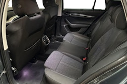 harmaa Skoda Octavia 2021 kuva 10.