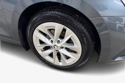 harmaa Skoda Octavia 2021 kuva 11.