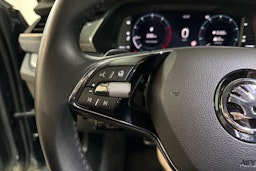 harmaa Skoda Octavia 2021 kuva 18.