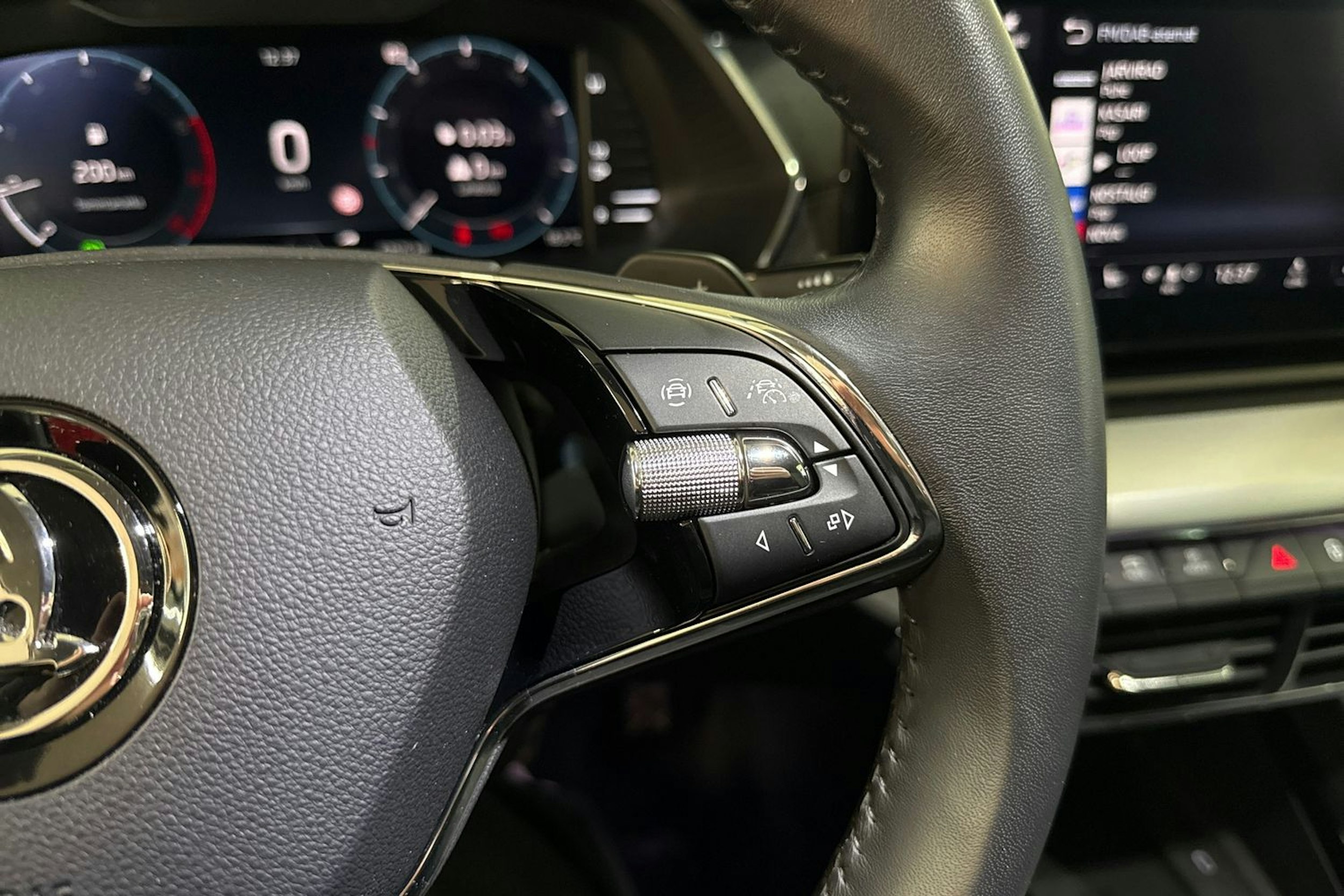 harmaa Skoda Octavia 2021 kuva 19.