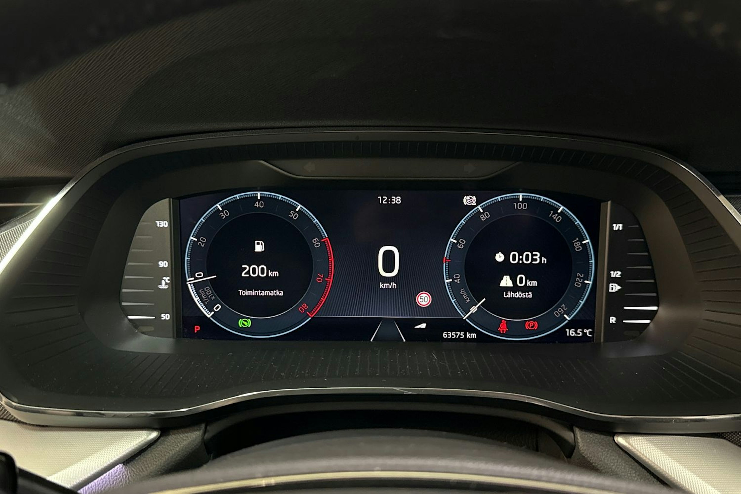harmaa Skoda Octavia 2021 kuva 20.