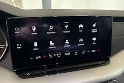 harmaa Skoda Octavia 2021 kuva 23.