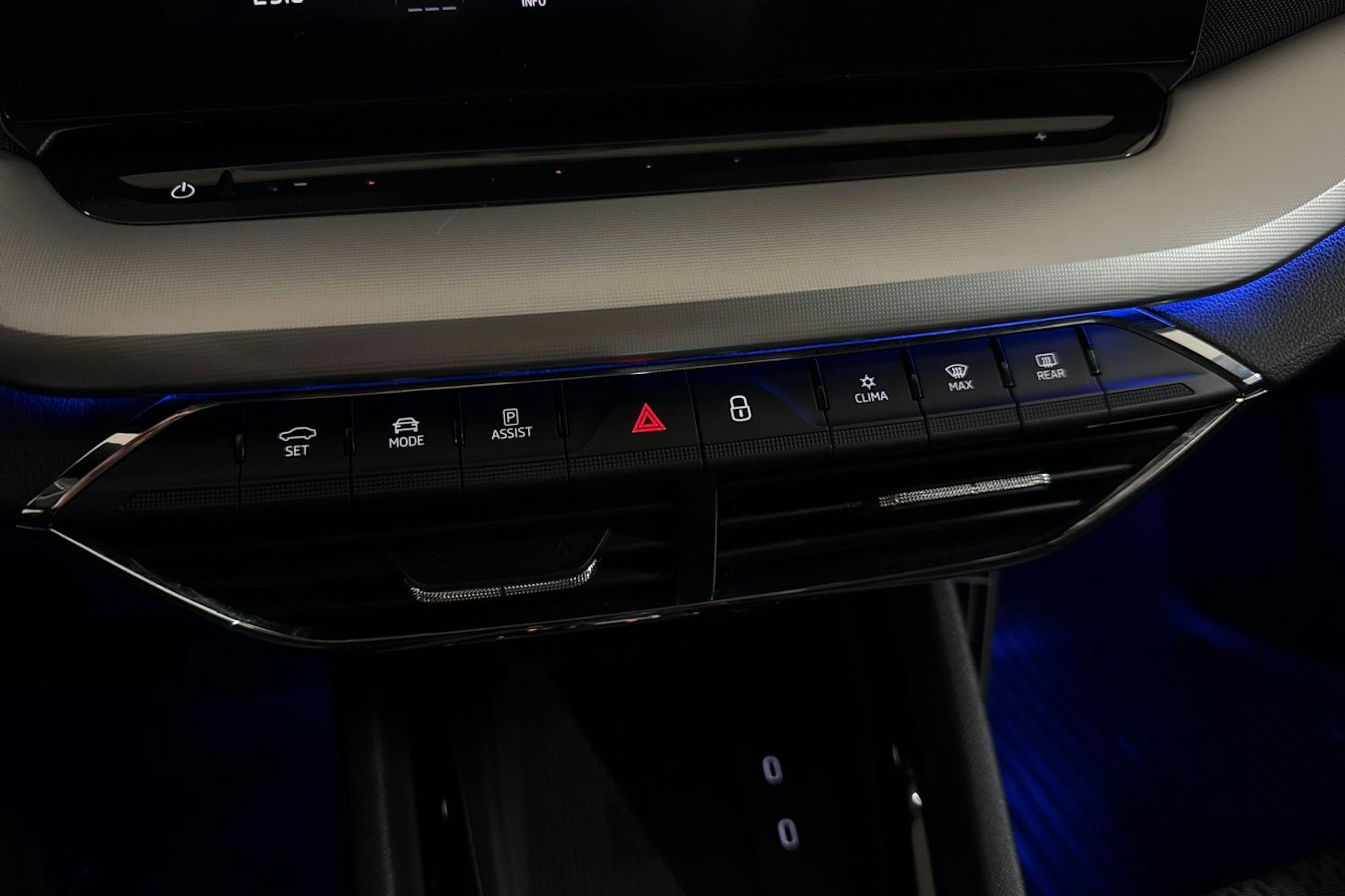 harmaa Skoda Octavia 2021 kuva 27.