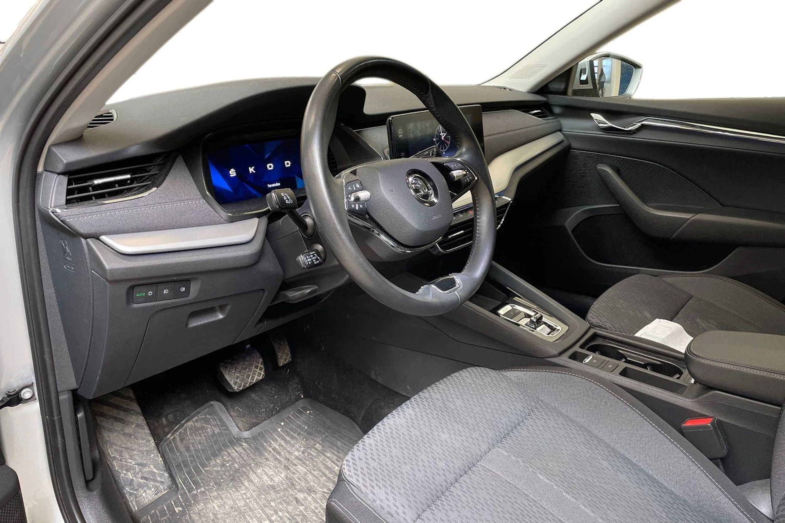 harmaa Skoda Octavia 2021 kuva 3.