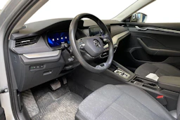 harmaa Skoda Octavia 2021 kuva 3.