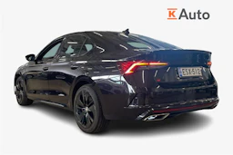 musta Skoda Octavia 2021 kuva 2.