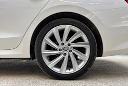 valkoinen Skoda Octavia 2021 kuva 10.