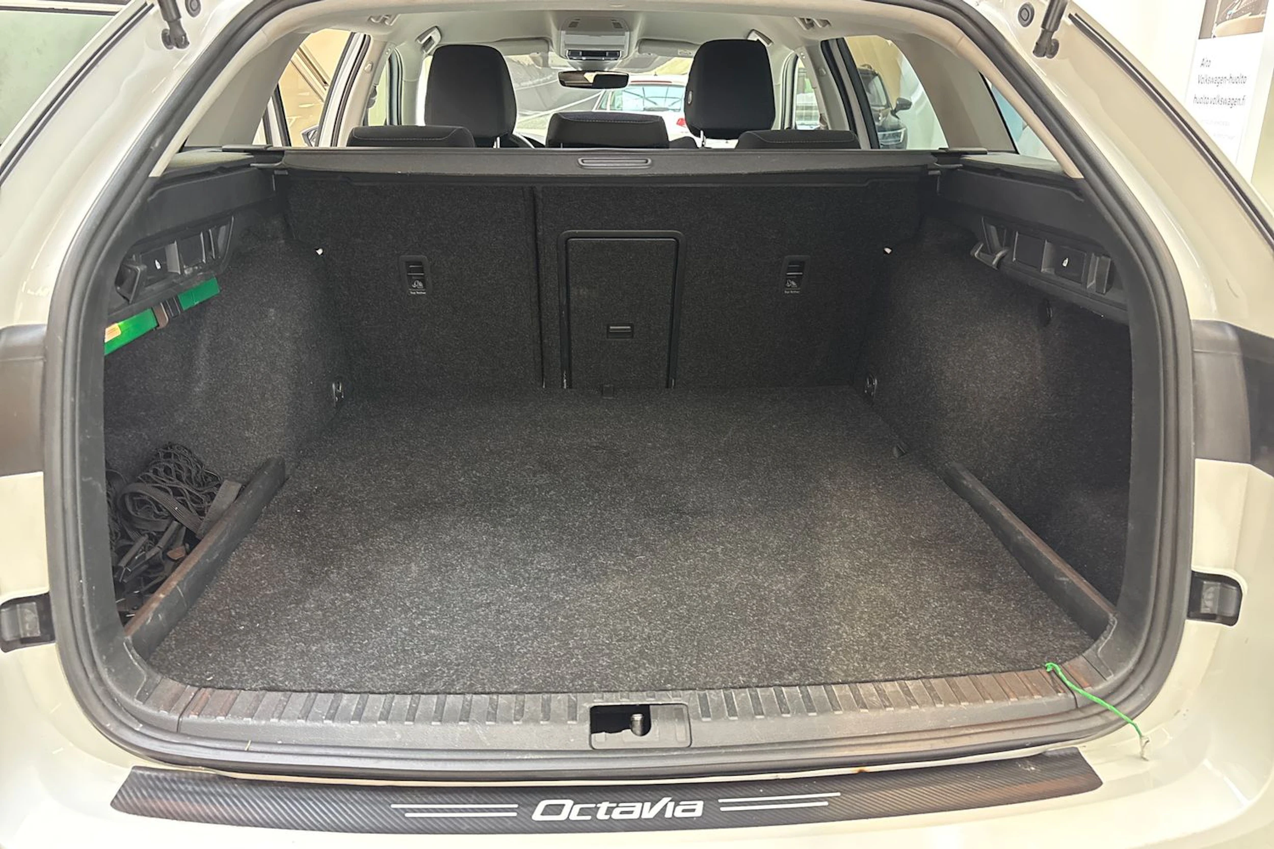 valkoinen Skoda Octavia 2021 kuva 12.