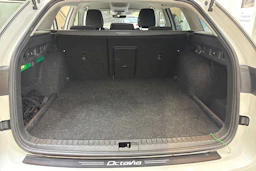 valkoinen Skoda Octavia 2021 kuva 12.