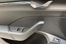 valkoinen Skoda Octavia 2021 kuva 14.