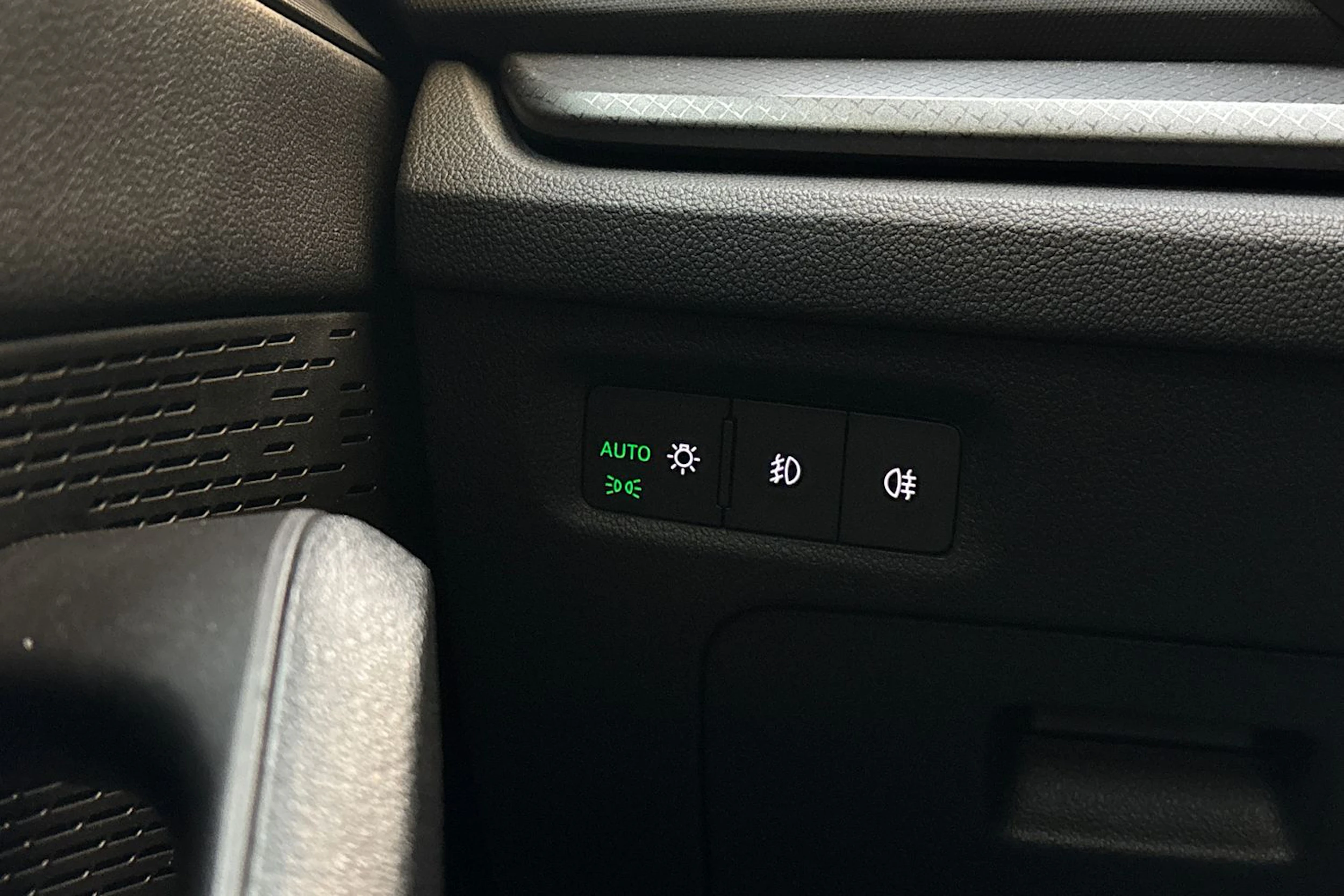 valkoinen Skoda Octavia 2021 kuva 15.