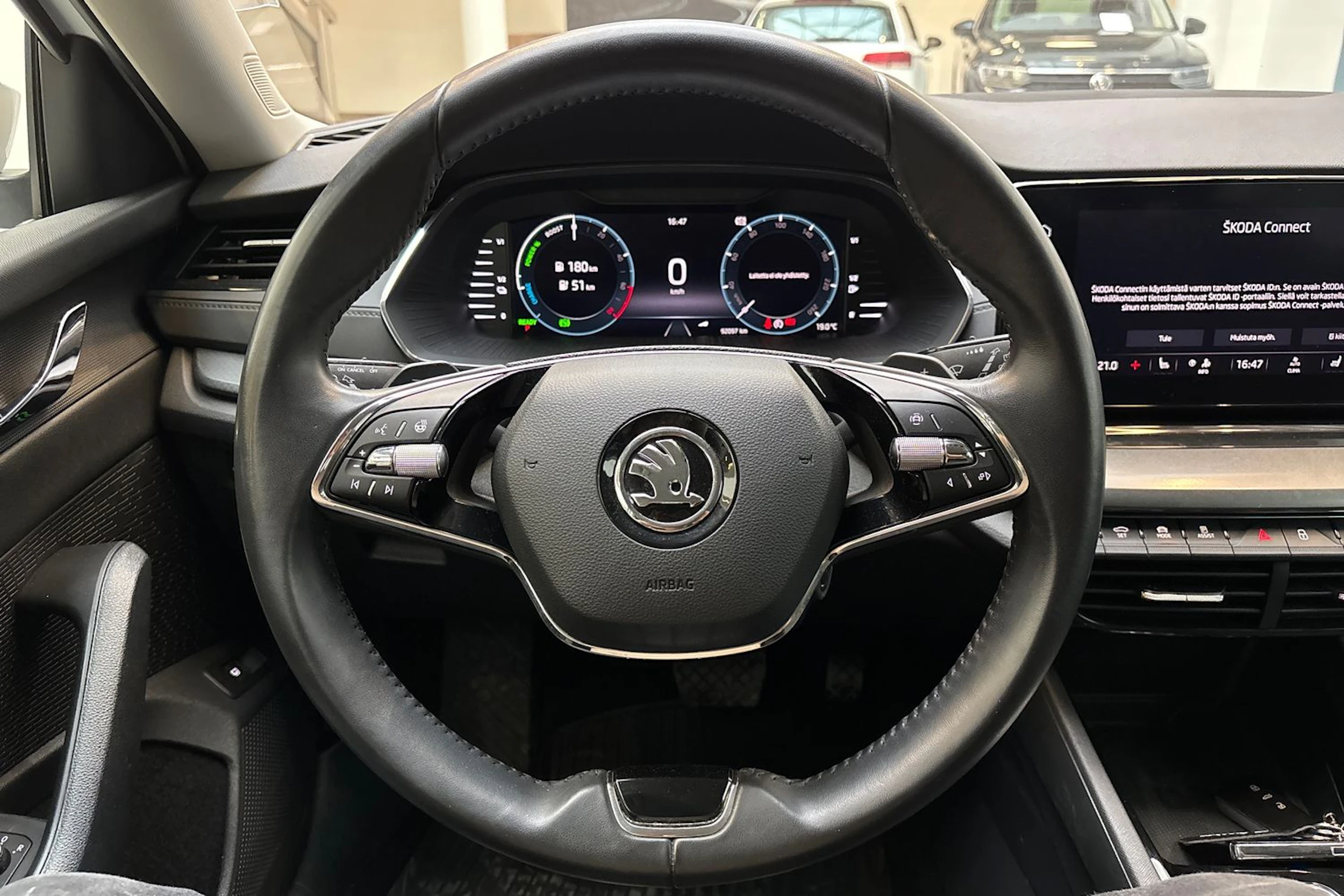 valkoinen Skoda Octavia 2021 kuva 16.