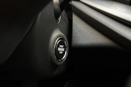 valkoinen Skoda Octavia 2021 kuva 18.