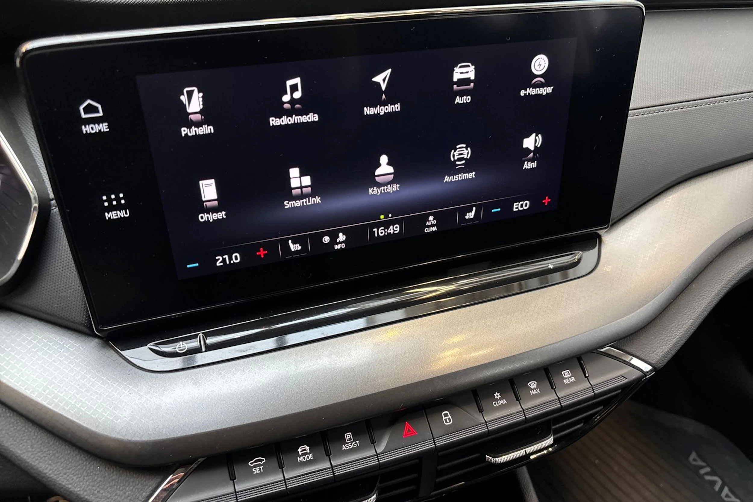 valkoinen Skoda Octavia 2021 kuva 20.