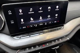 valkoinen Skoda Octavia 2021 kuva 20.