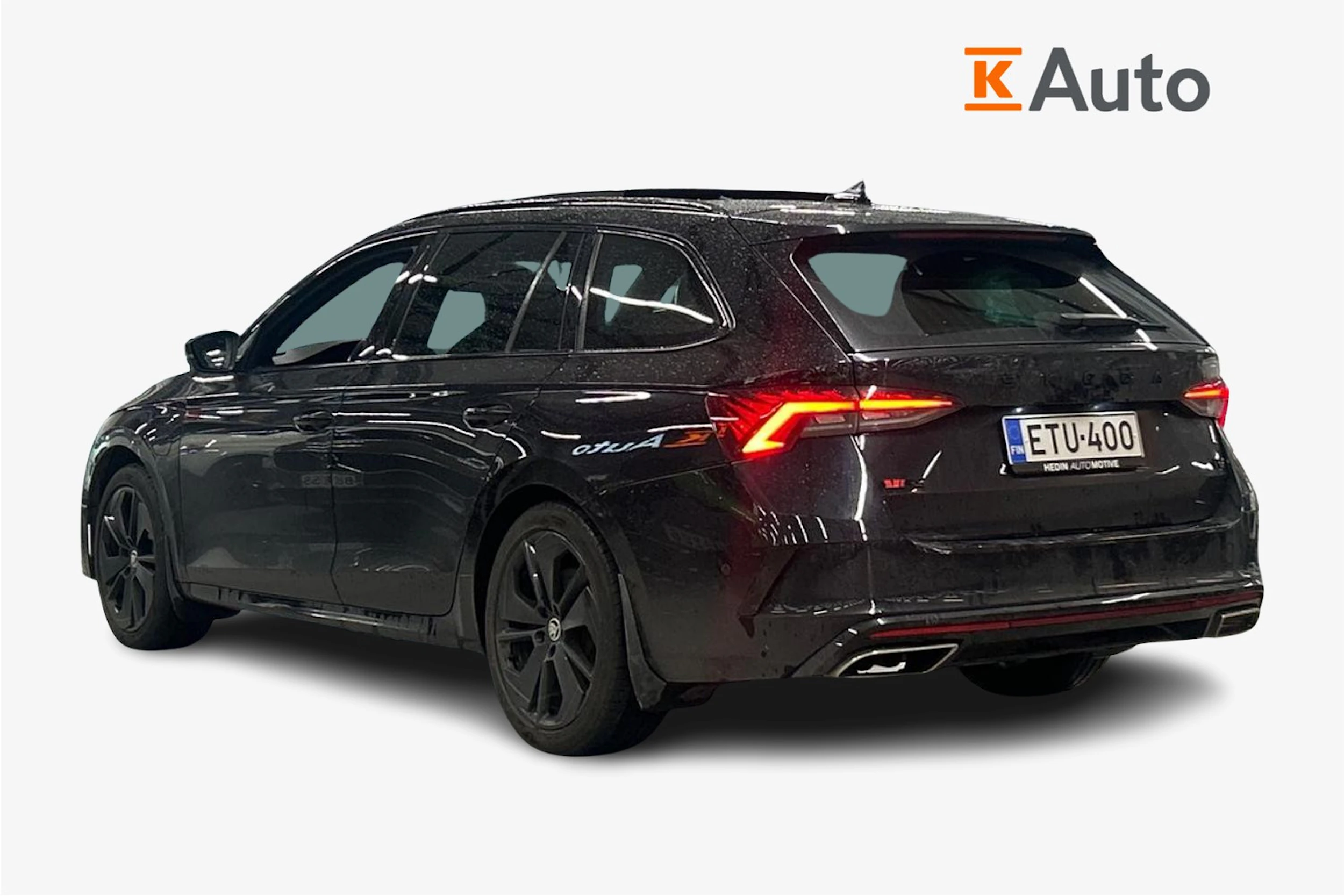 musta Skoda Octavia 2021 kuva 2.