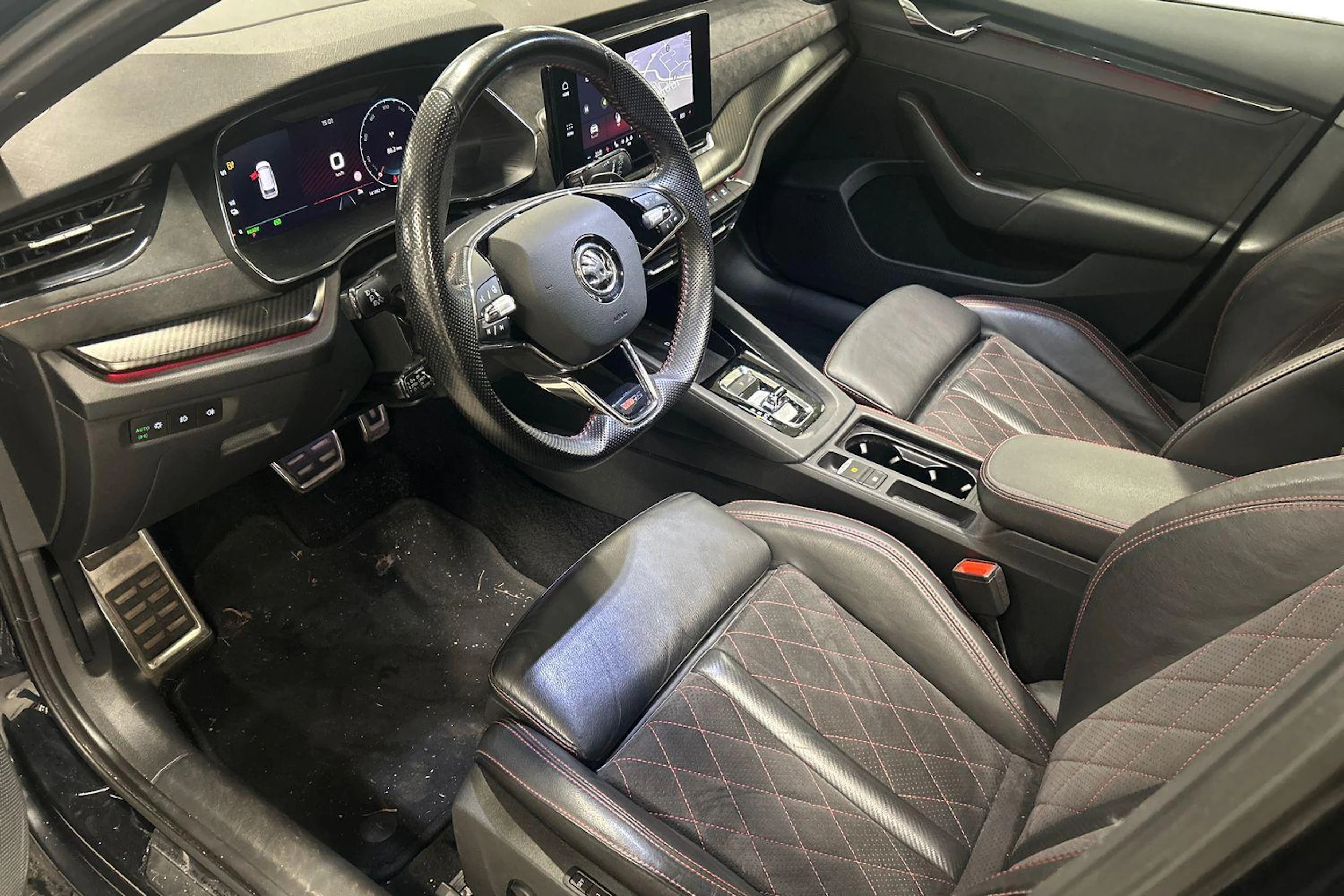 musta Skoda Octavia 2021 kuva 3.