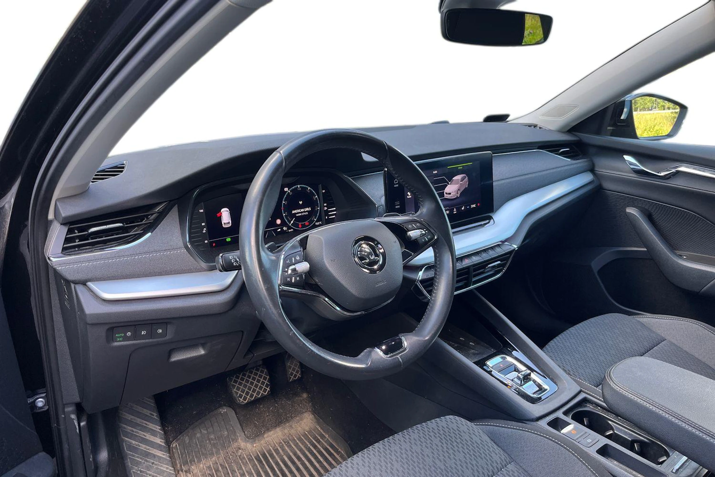 musta Skoda Octavia 2021 kuva 3.