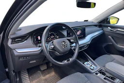 musta Skoda Octavia 2021 kuva 3.