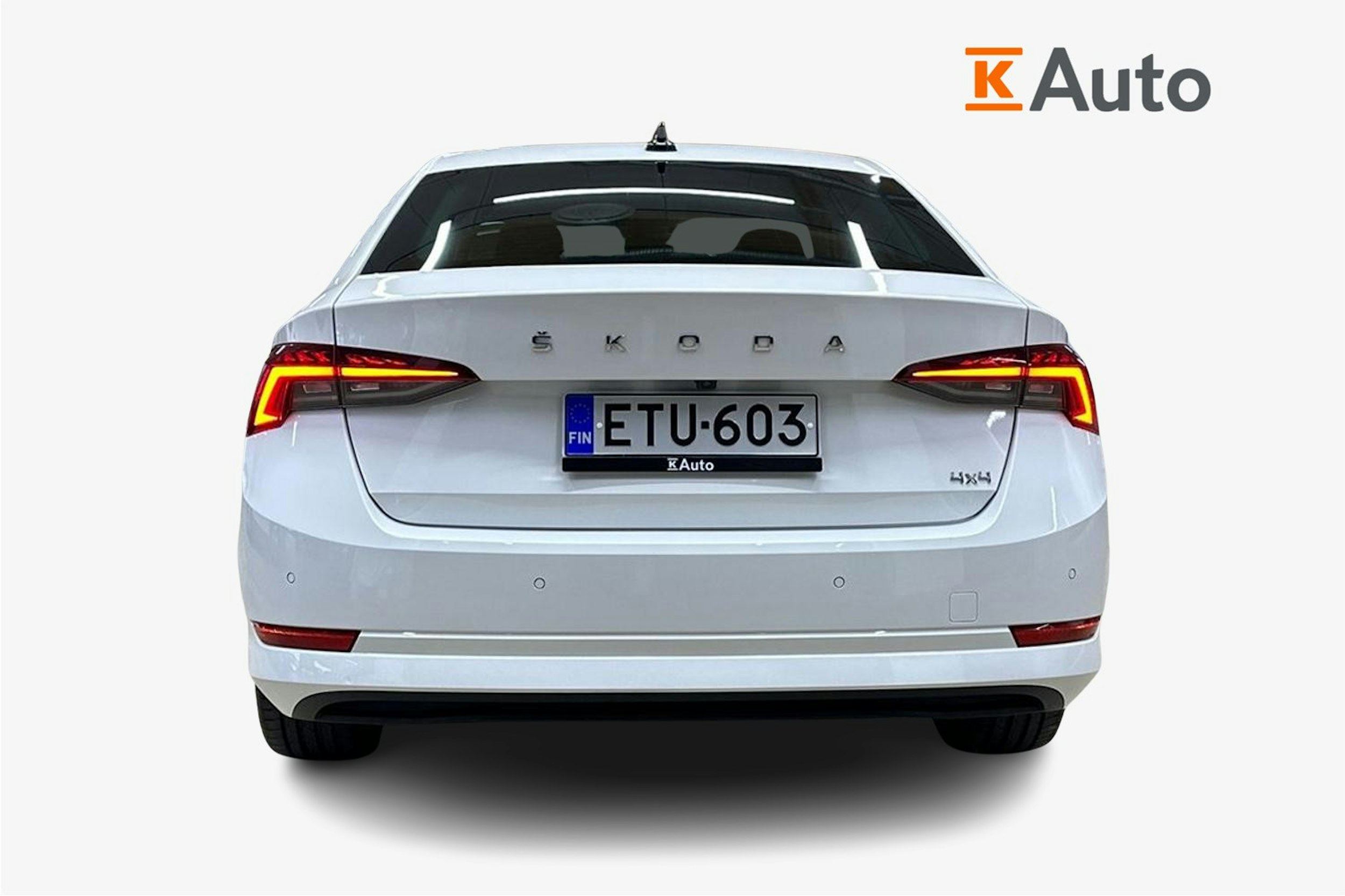 valkoinen Skoda Octavia 2021 kuva 3.