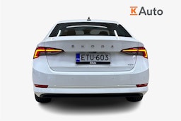 valkoinen Skoda Octavia 2021 kuva 3.