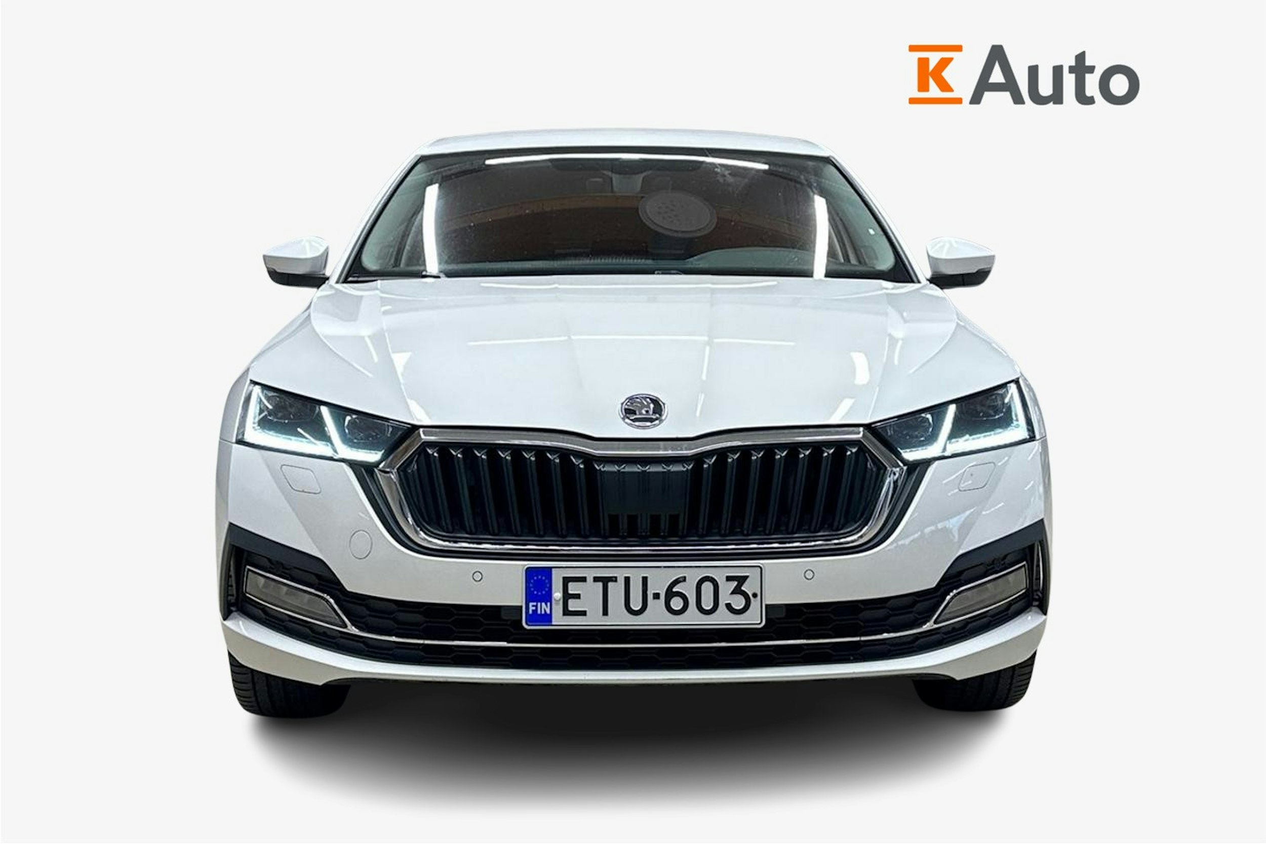 valkoinen Skoda Octavia 2021 kuva 5.