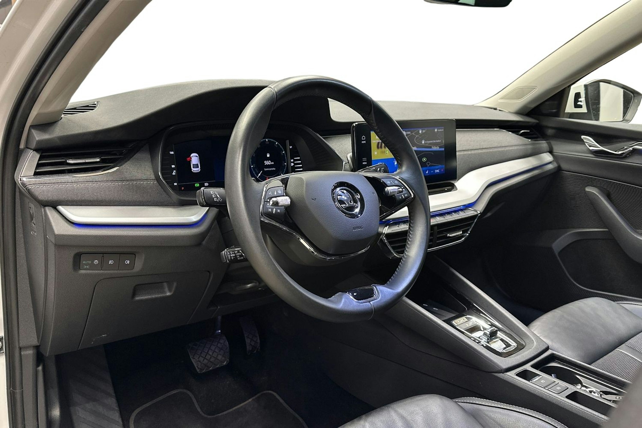 valkoinen Skoda Octavia 2021 kuva 7.