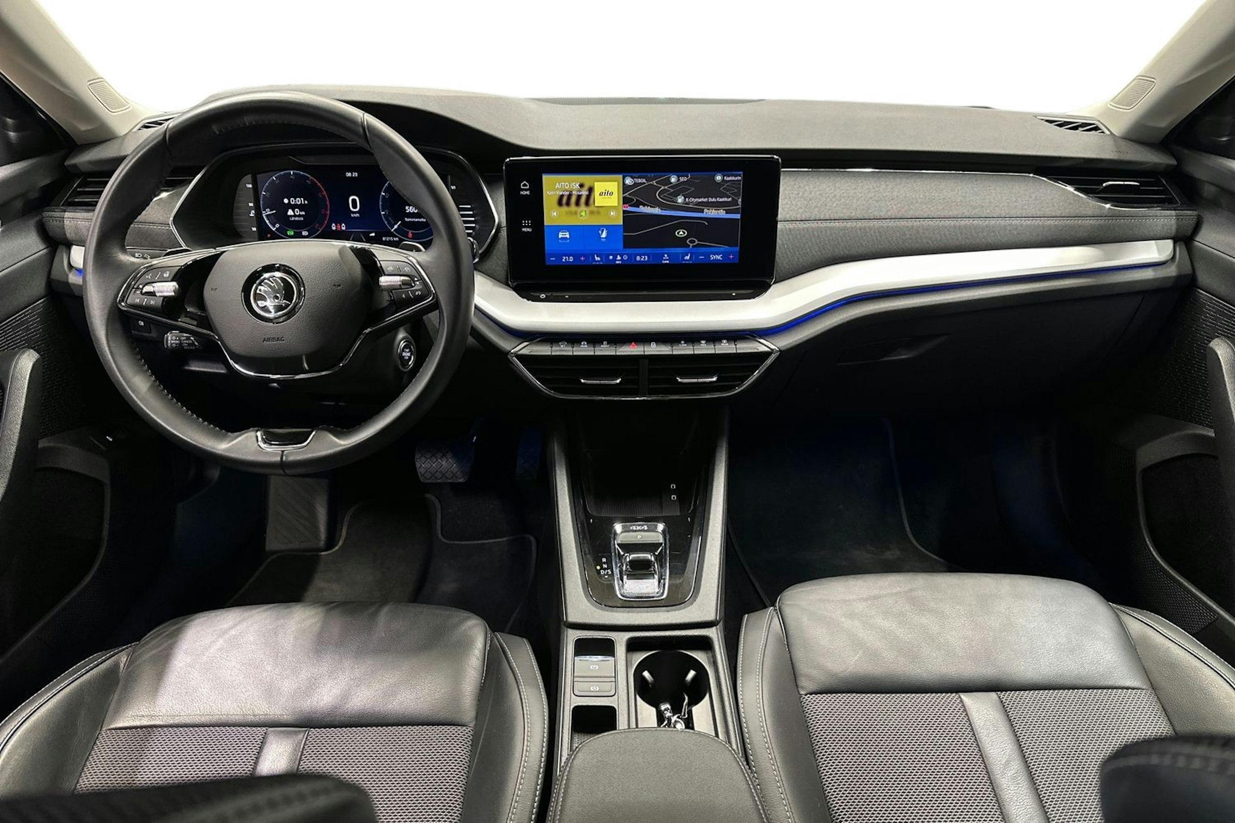 valkoinen Skoda Octavia 2021 kuva 9.