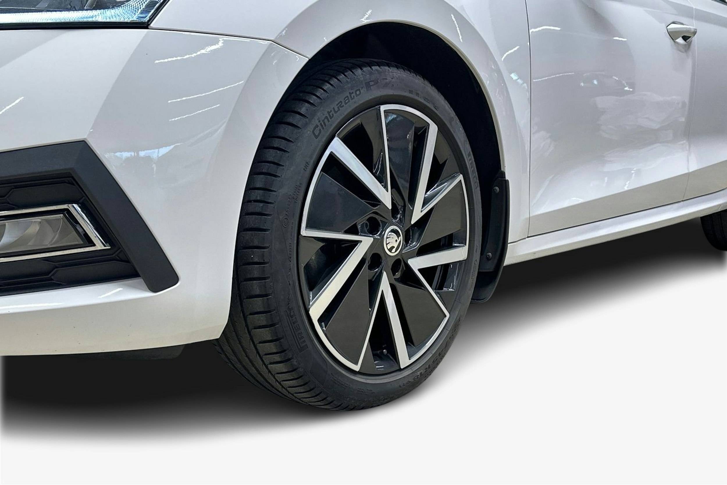 valkoinen Skoda Octavia 2021 kuva 11.