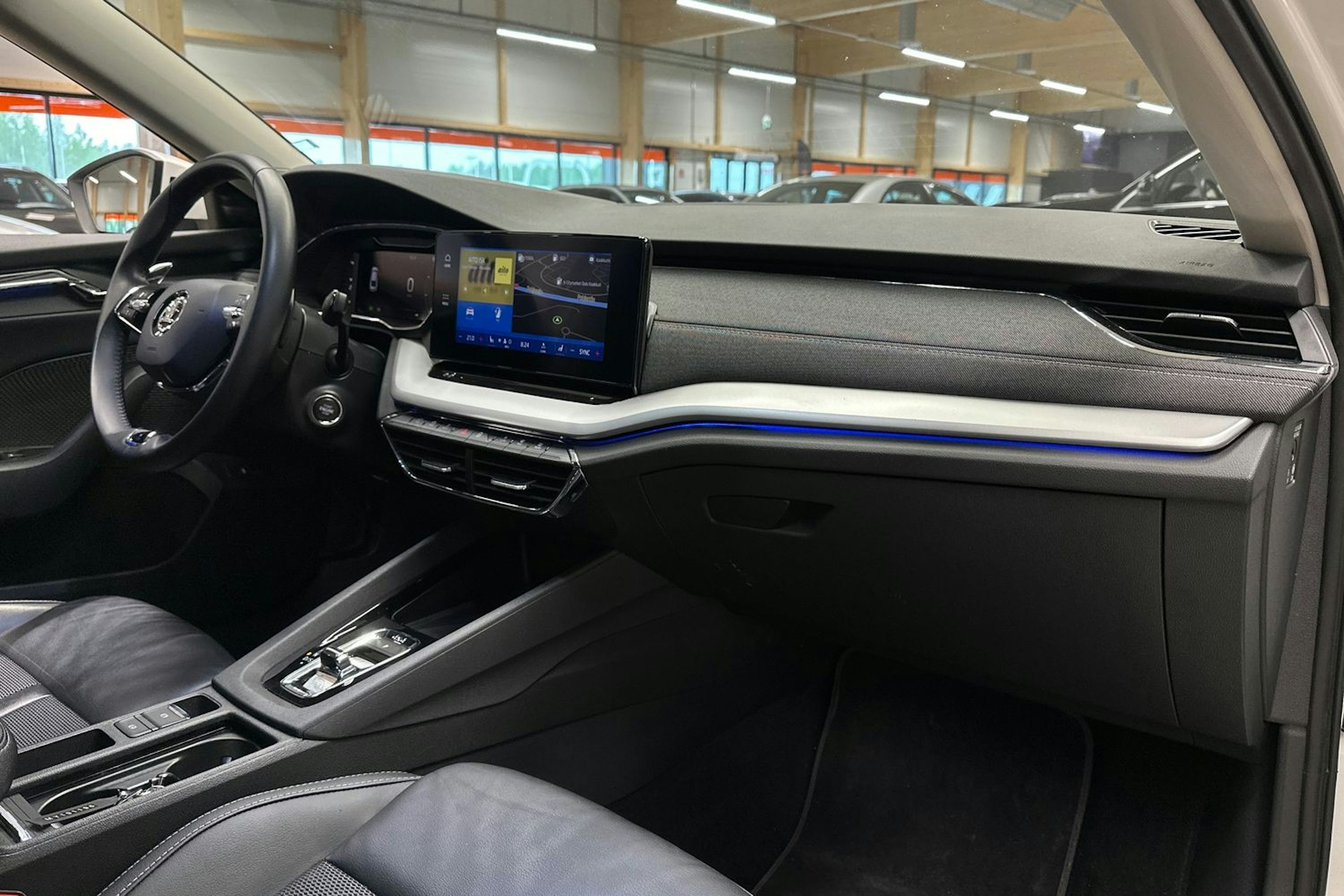 valkoinen Skoda Octavia 2021 kuva 14.