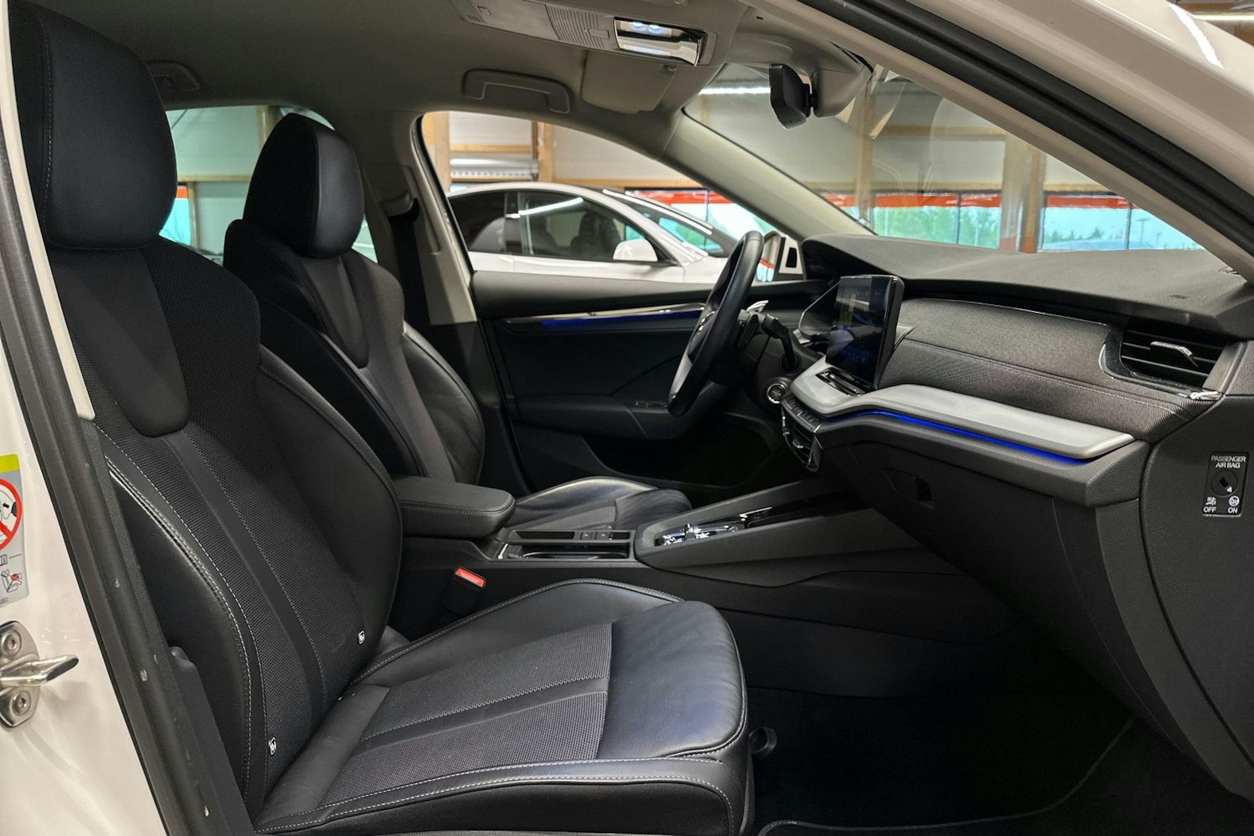valkoinen Skoda Octavia 2021 kuva 15.