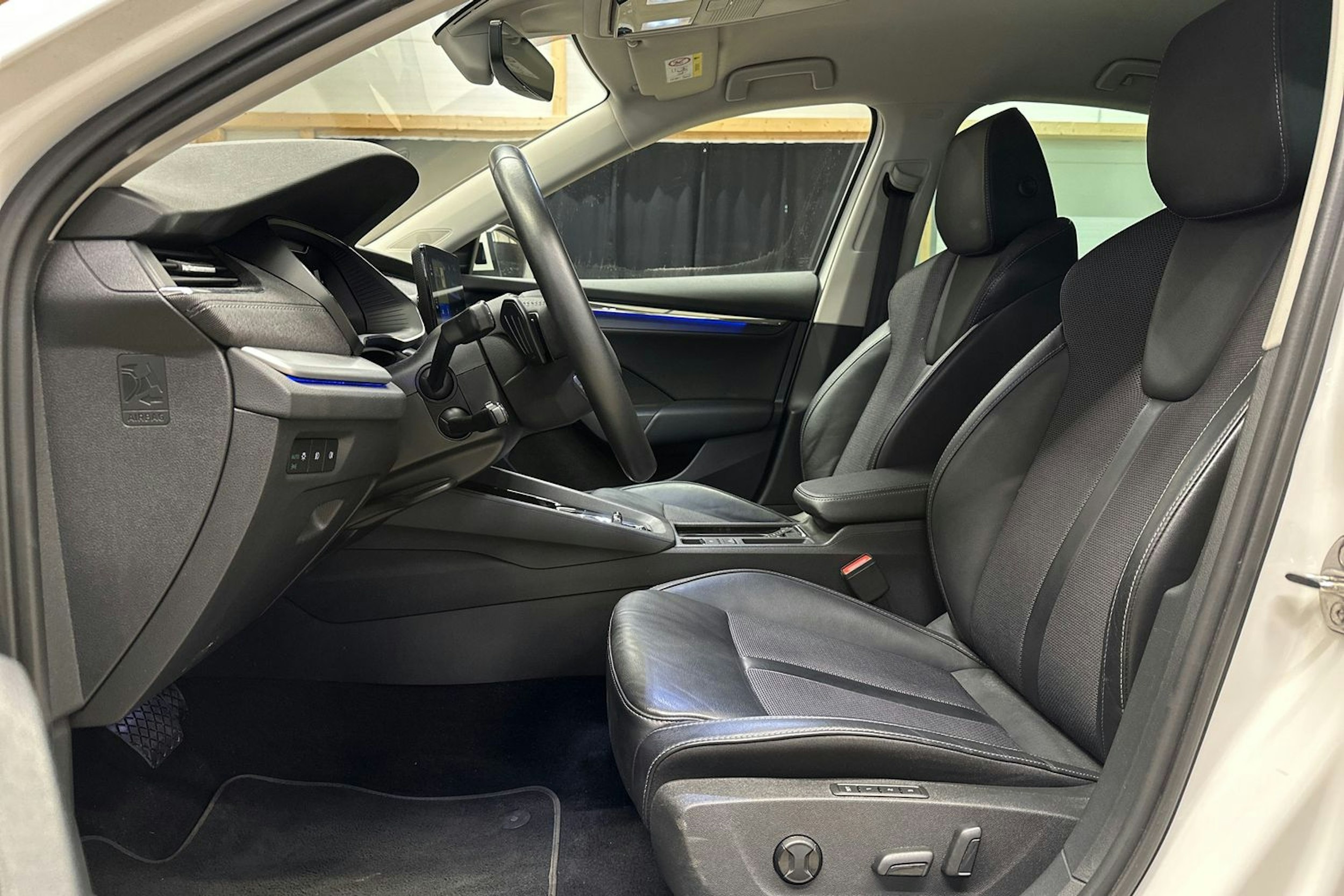 valkoinen Skoda Octavia 2021 kuva 17.