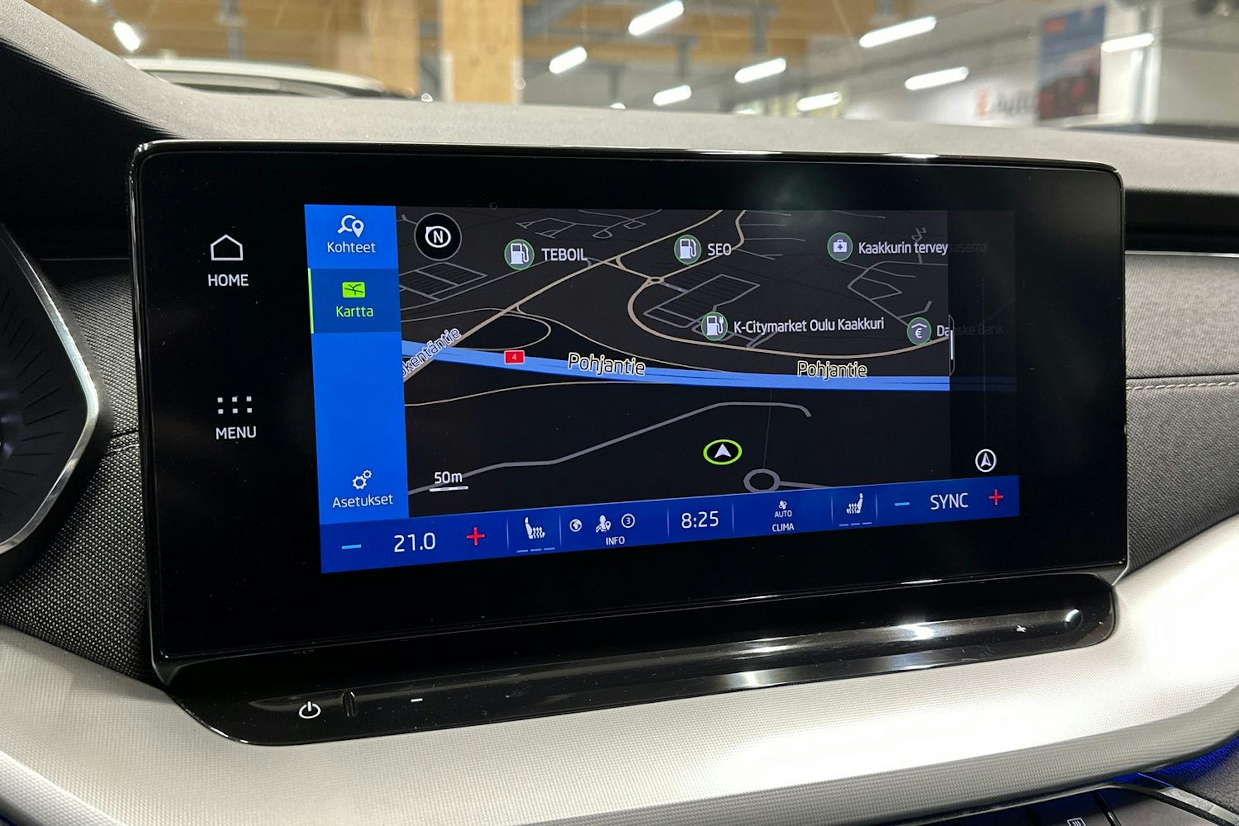 valkoinen Skoda Octavia 2021 kuva 20.