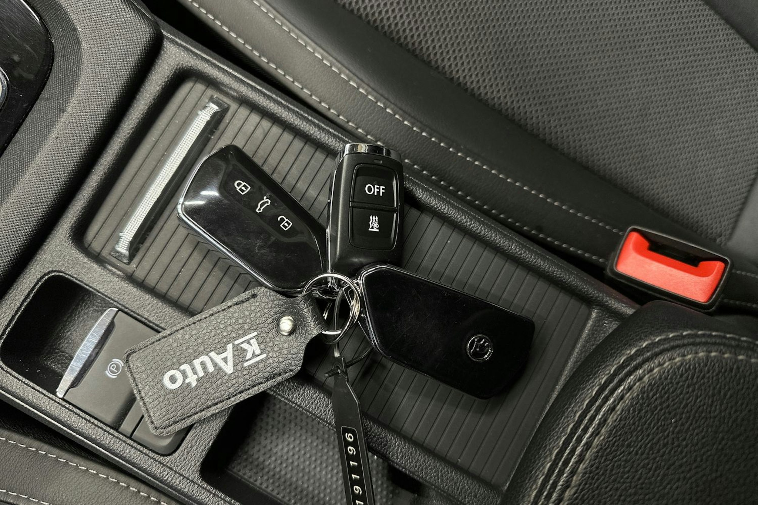 valkoinen Skoda Octavia 2021 kuva 24.