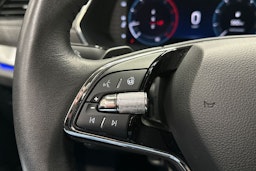 valkoinen Skoda Octavia 2021 kuva 28.