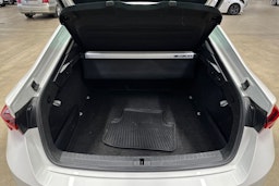 valkoinen Skoda Octavia 2021 kuva 32.