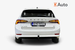 valkoinen Skoda Octavia 2021 kuva 4.
