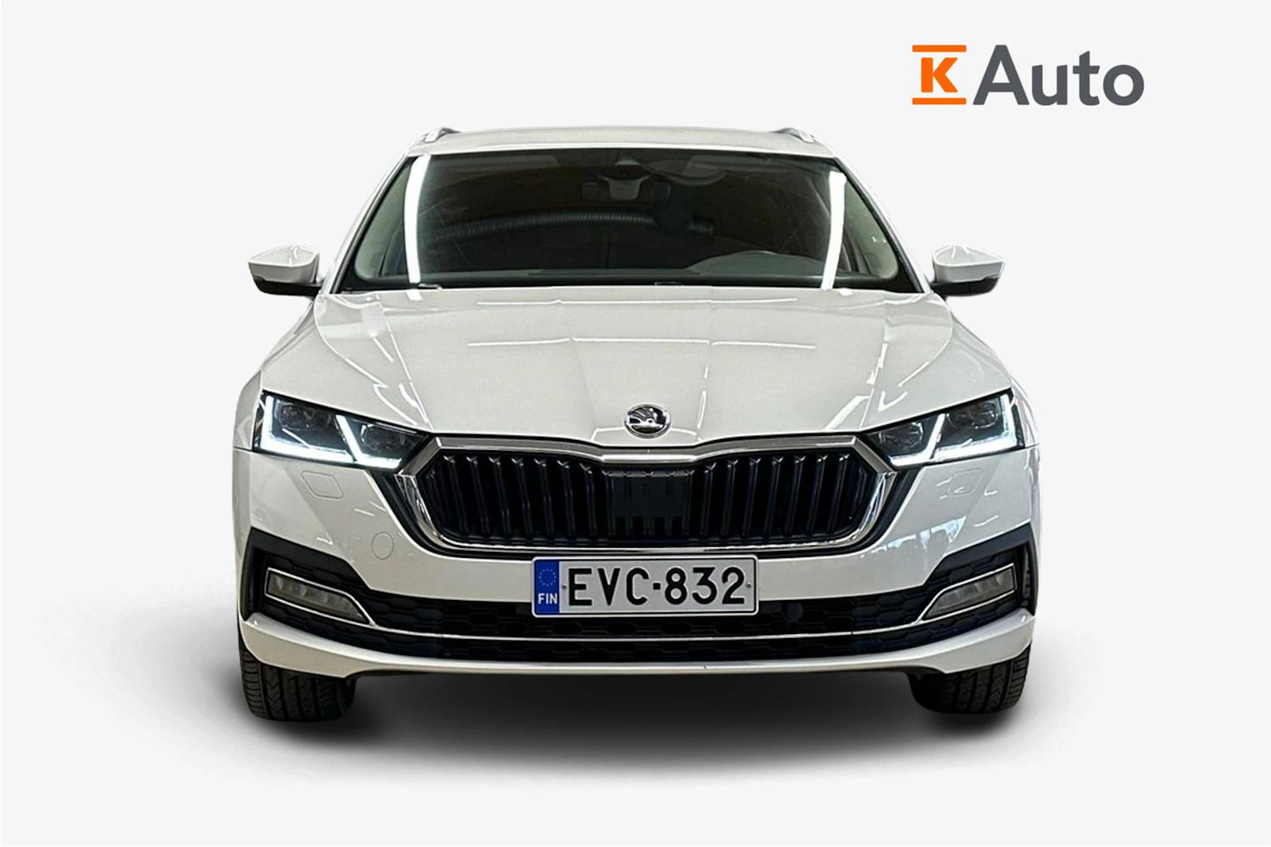 valkoinen Skoda Octavia 2021 kuva 5.