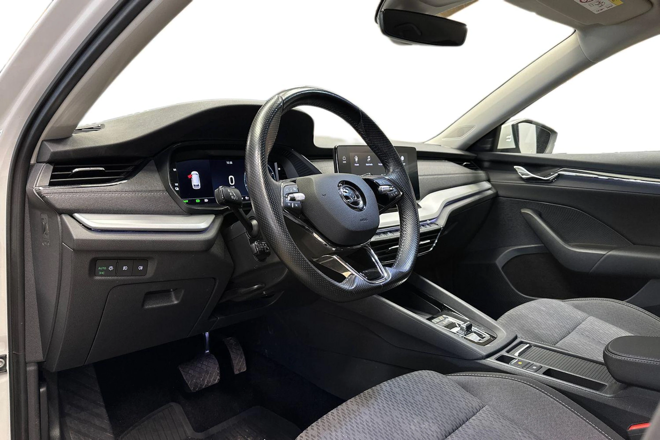 valkoinen Skoda Octavia 2021 kuva 8.
